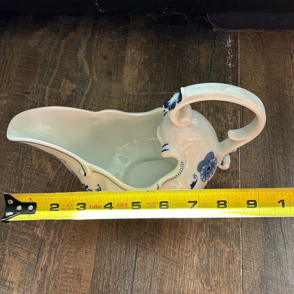 Blue Danube Blue Onion Japan Large Gravy Boat Porcelain Scalloped